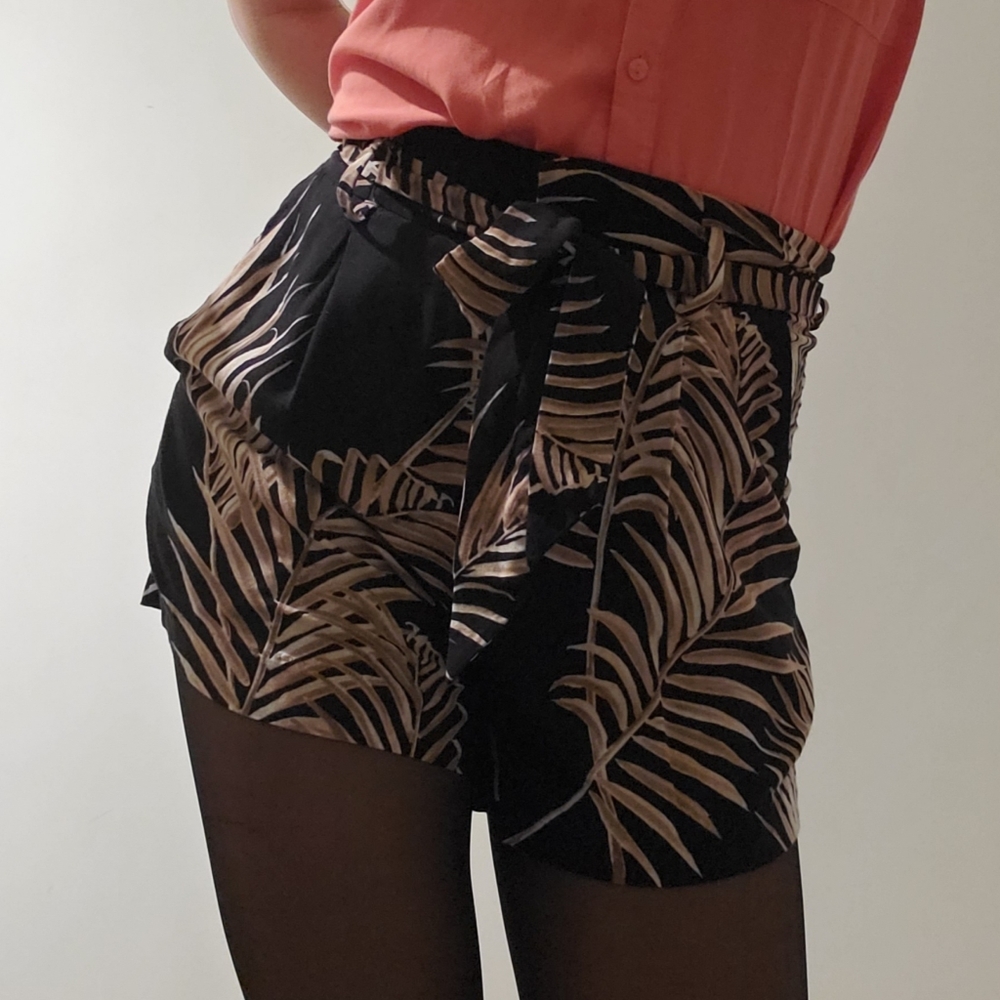 HM | Palm Leaf Paper Bag Shorts